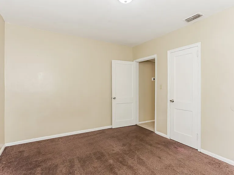 2025 Prospect St E — Photo 12
