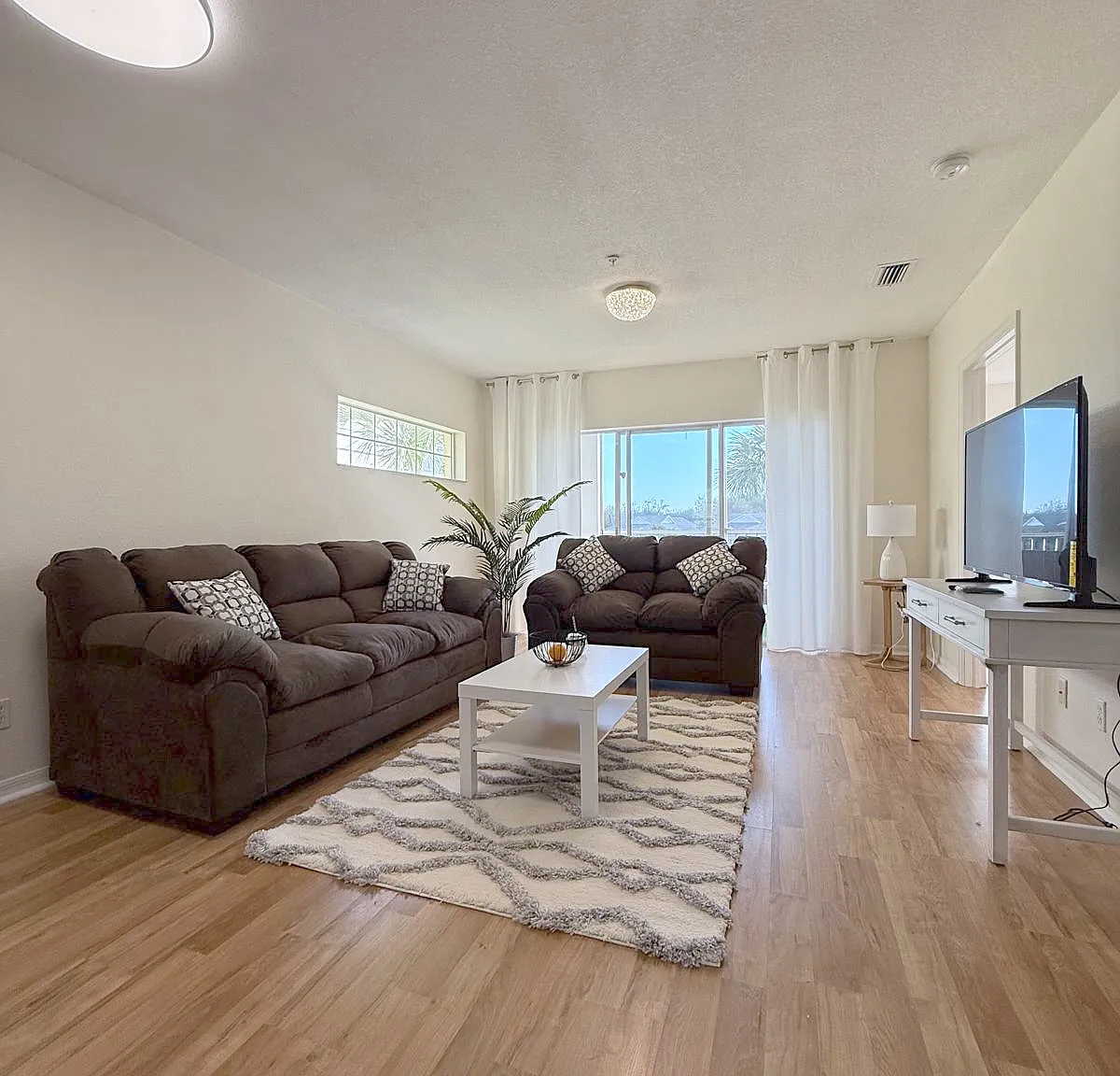 2 bed, 1.5 bath, 856 sqft, $1,700 — Photo 1