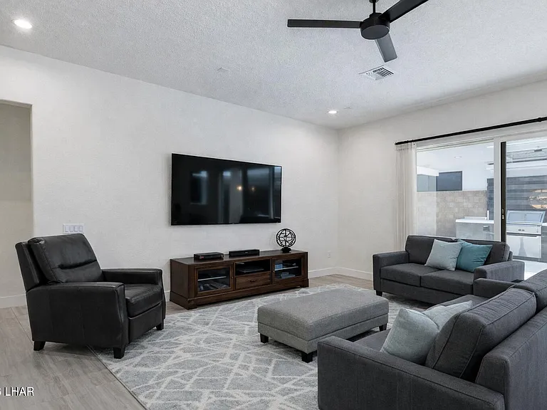 1631 E Laurel Dr — Photo 4