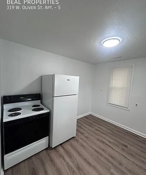 319 W Oliver St #5 — Photo 2