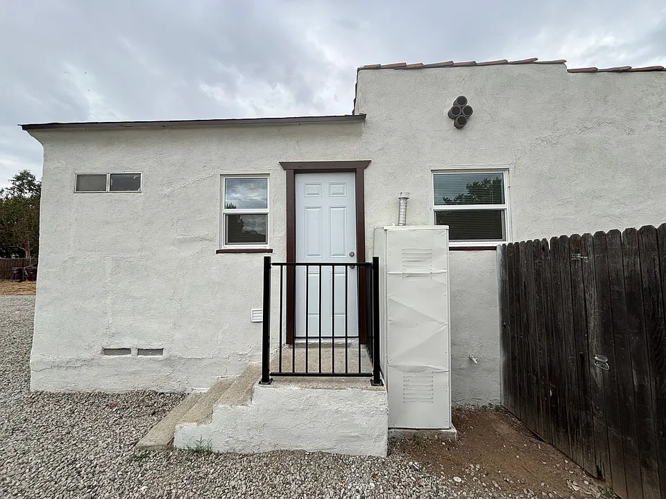 24337 Myers Ave