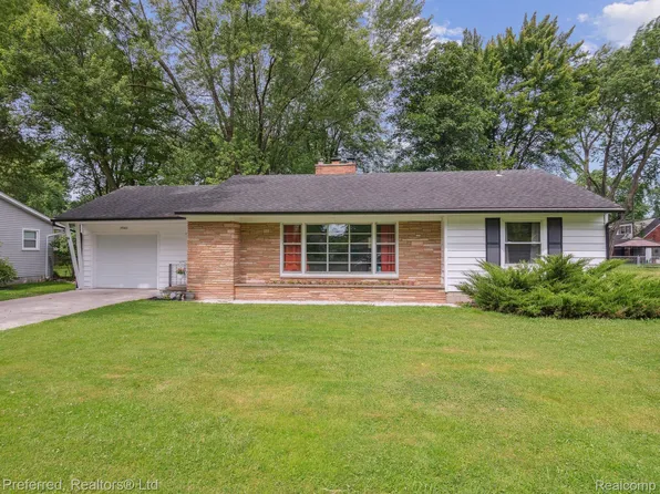 39401 Long St, Harrison Township, MI 48045