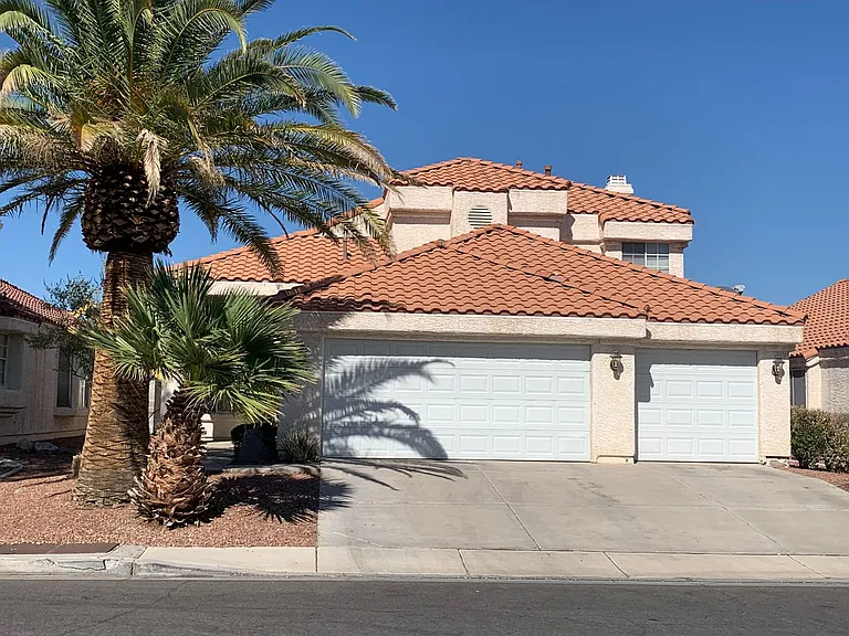 1910 Guinn Dr — Photo 2