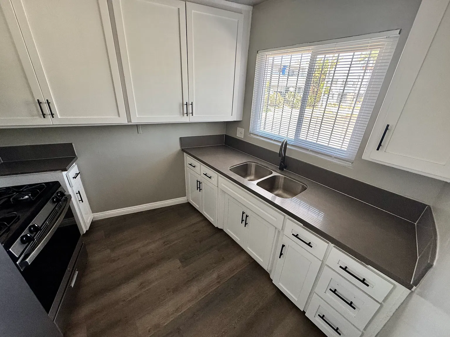 Spacious 1 Bedroom Apartment — Photo 3