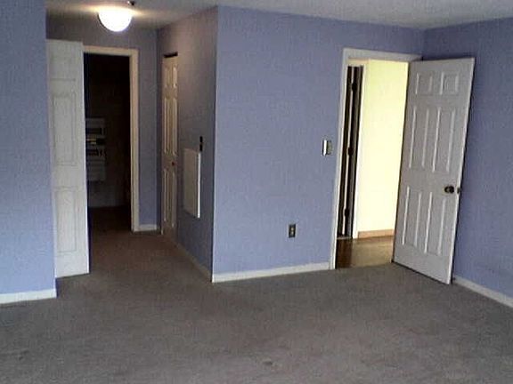 MBR Closet area leading to Master Bath