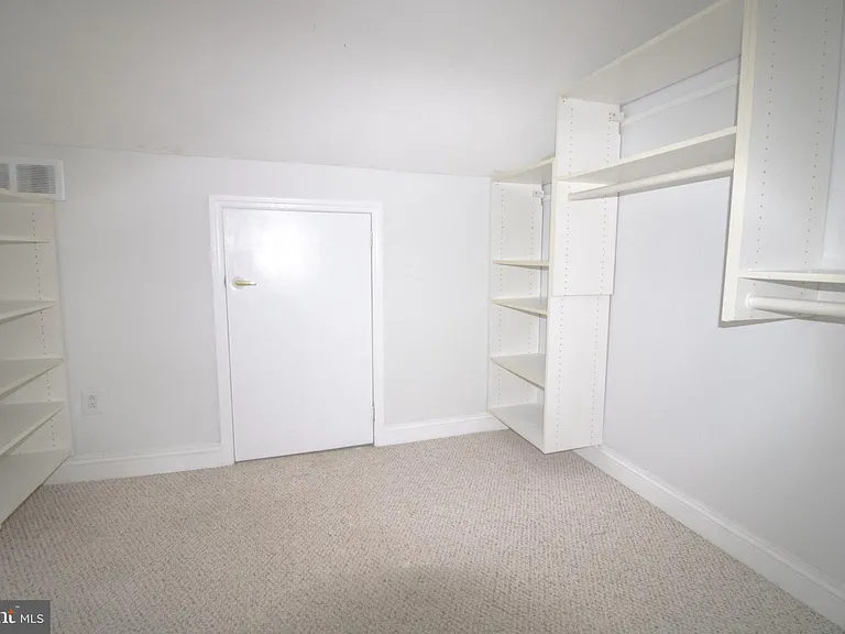 1127 Thackary Ct — Photo 29