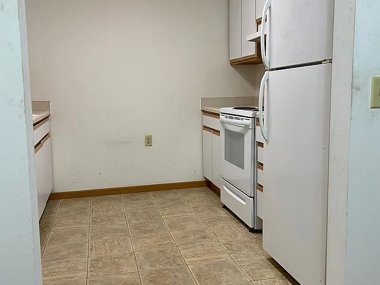 Windsor Pond Apartments — Photo 22
