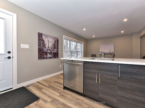 5th image of 224 Rathowen St