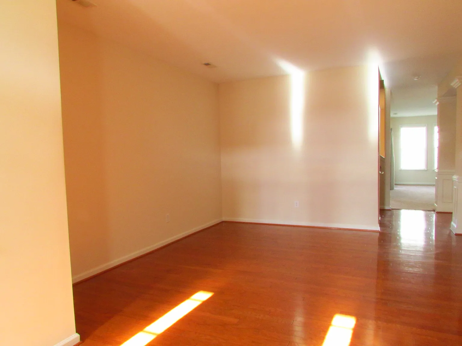 3 bed, 2.5 bath, 2200 sqft, $1,850 — Photo 3