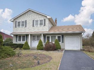 459 8th St, Bohemia, NY 11716