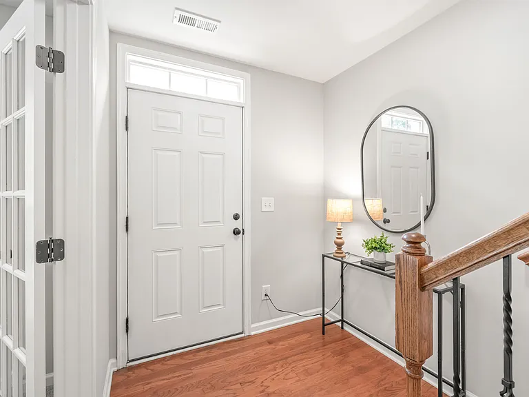 241 N Irwin Ave — Photo 10