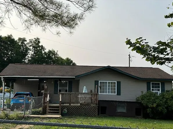 1038 Glenview Rd, Crab Orchard, WV 25827