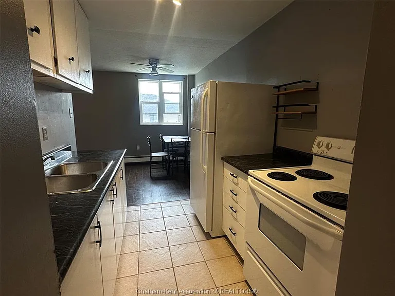 276 Merritt Ave — Photo 7