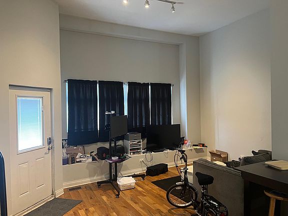 3rd image of 3259 W Crystal St #1