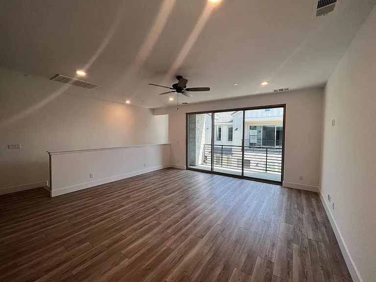 424 W Balsam Ln — Photo 3
