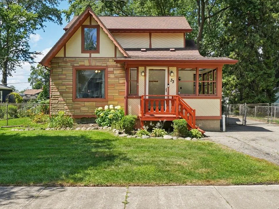 33 Goldner Ave