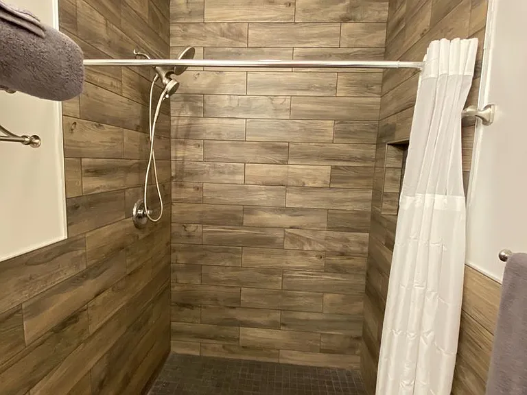 1535 W Poplar St — Photo 17