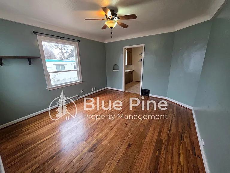 485 N Higbee Ave — Photo 2