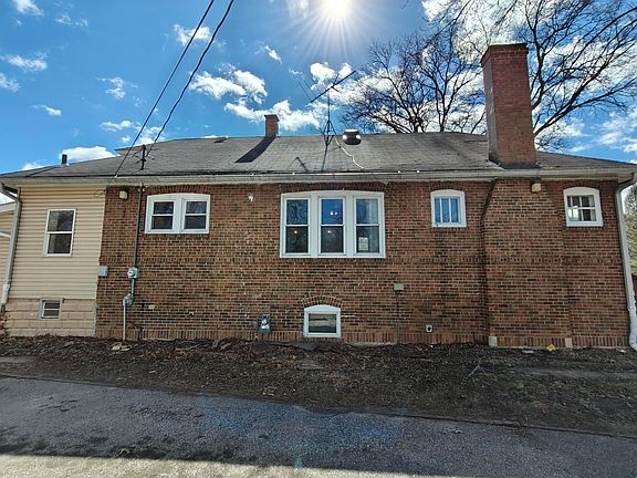 3rd image of 3839 Roche St