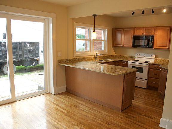 Kitchen/Sliding Glass Doors