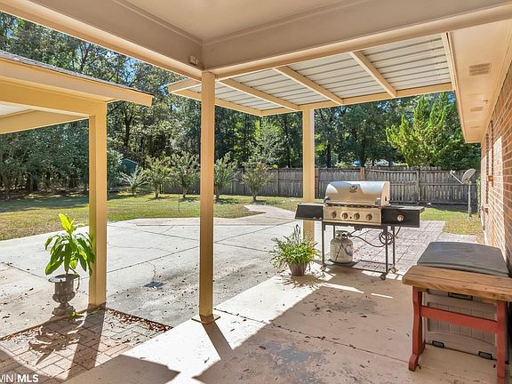 4th image of 7865 Oak Hill Dr