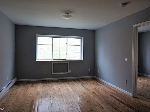 2nd image of 1294 Hoe Ave