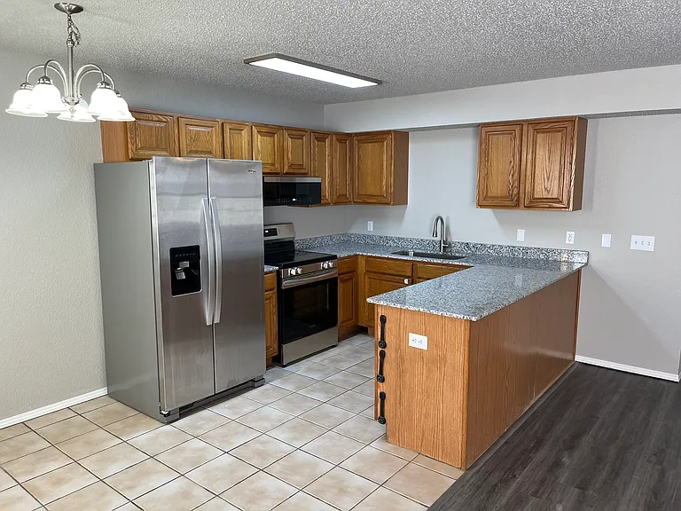 887 N Daisy Ln — Photo 4