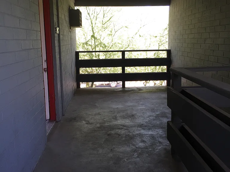 Space on 6th — Photo 21