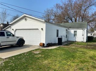 103 S Bond St, Altamont, IL 62411