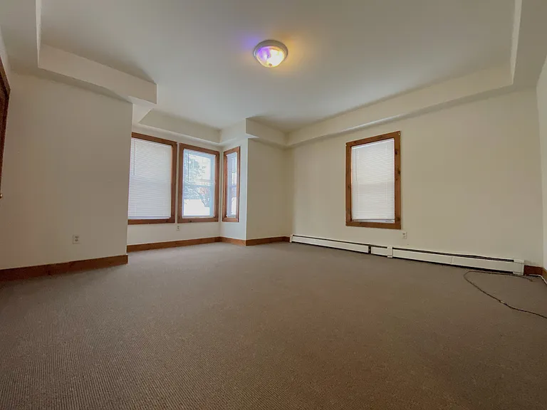 11-17 Sanborn St #15 — Photo 4