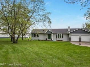2903 E Acorn St, Des Moines, IA 50320