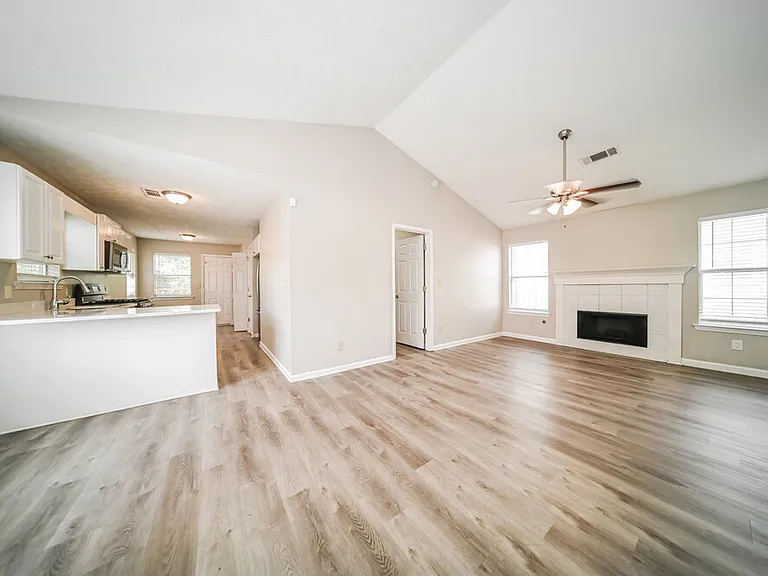 204 Adam Cir — Photo 4