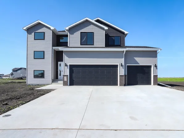 6759 28th St S, Fargo, ND 58104