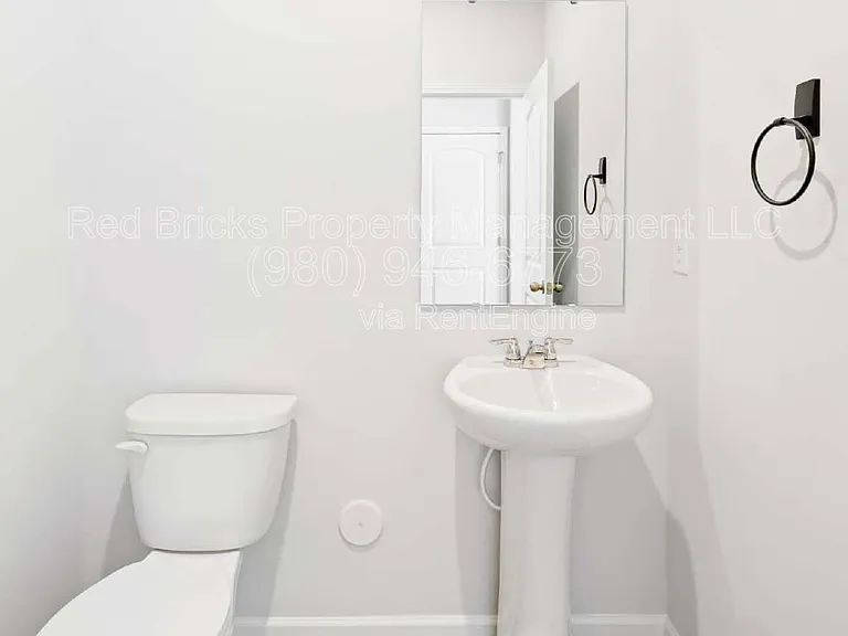 2128 Blue Sky Meadows Dr — Photo 15