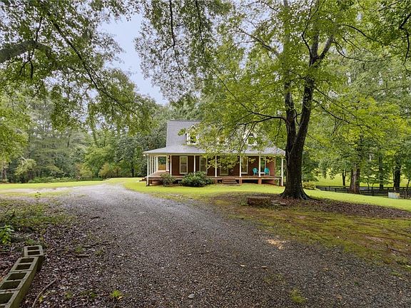 2nd image of 83 Russell Rd