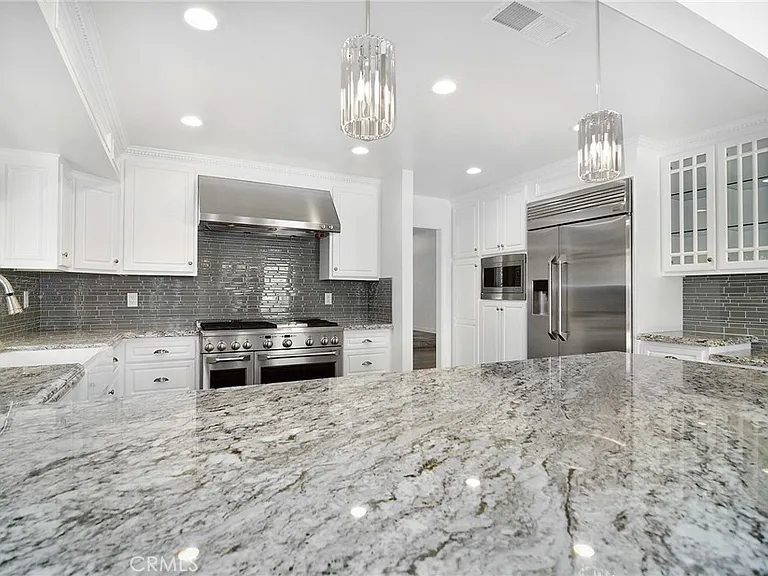9618 Kentland Ave — Photo 12