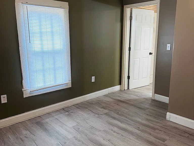 113 Railroad Ave — Photo 3