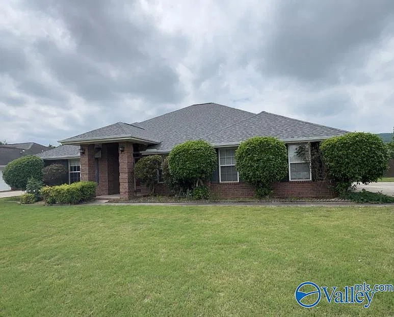 7010 Thornwood Ln SE