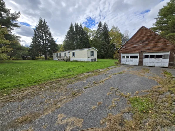 28 Hatch Street, Richmond, ME 04357