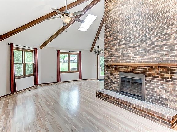 4th image of 3946 Walnut Grove Ln