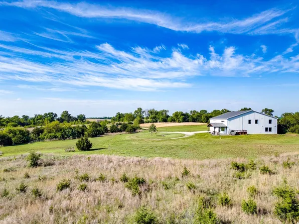 6518 86th St, Meriden, KS 66512