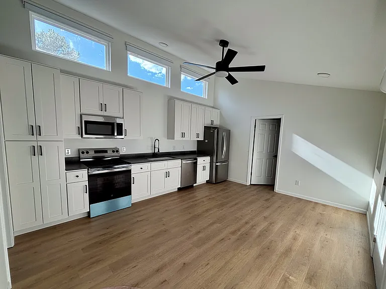 3862 Cowan Cir — Photo 7