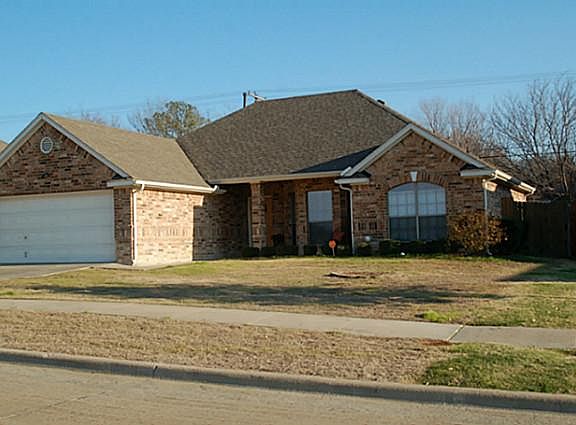 3rd image of 813 Oakmont Dr