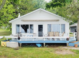 8136 Lakeshore Rd, Lakeport, MI 48059