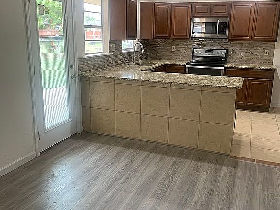 4th image of 310 E Wright Blvd