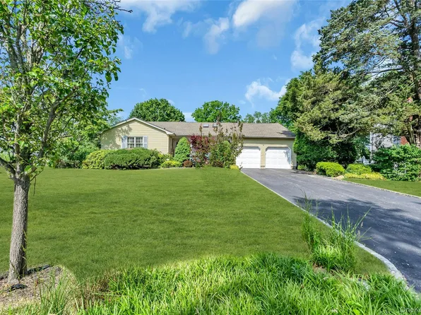 34 Aberdeen Road, Smithtown, NY 11787