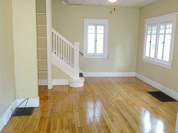 LIVING ROOM LOOKING SOUTH