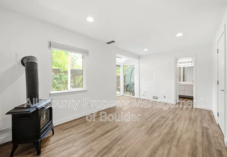 2702 6th St — Photo 10