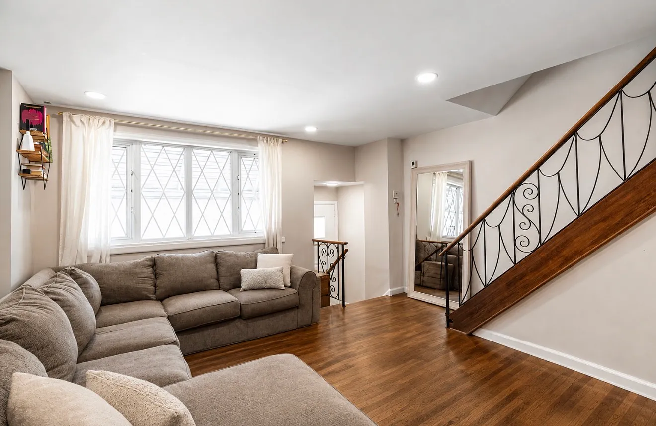 3 bed, 1.5 bath, 1152 sqft, $2,850 — Photo 3
