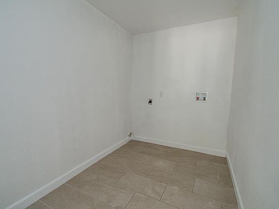 3rd image of 220 Stuart St